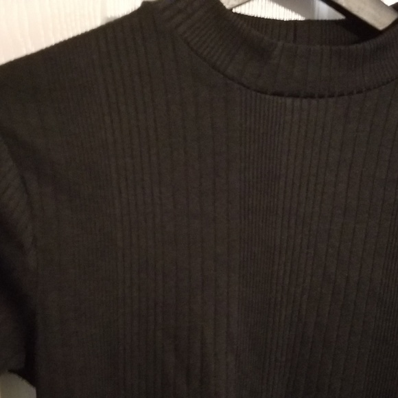 black crop top long sleeves - Picture 3 of 3